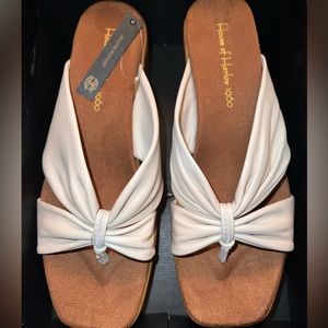 House of Harlow sandals